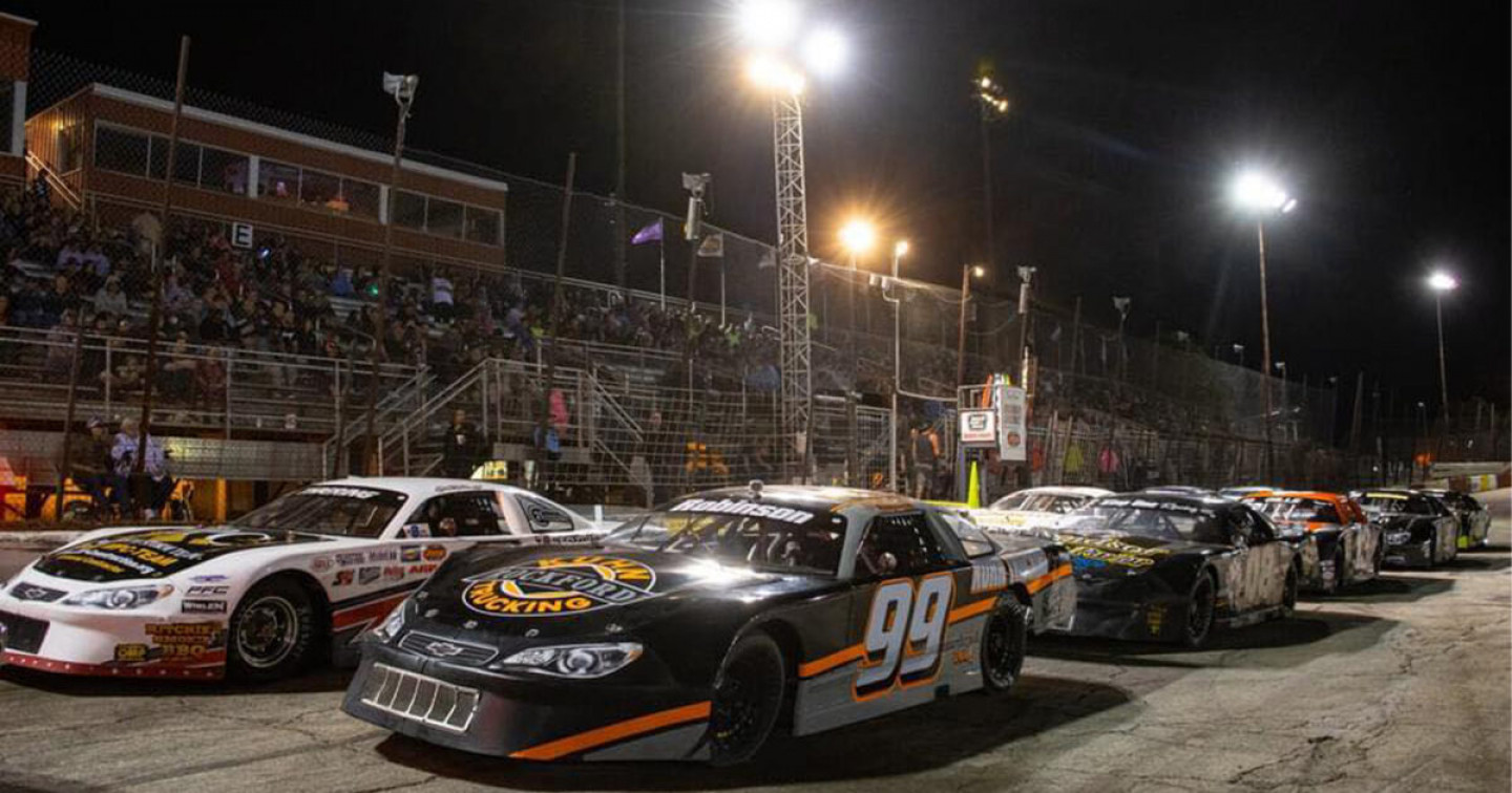 Rockford-Speedway-Frontstretch